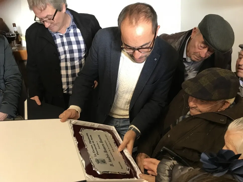 Foto 2 - Fuentetoba se vuelca con Andr&eacute;s Romera Romera en su centenario