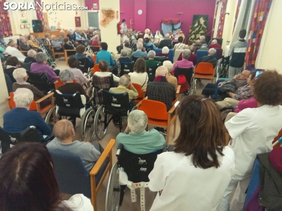Una imagen del salón de actos de la residencia esta tarde. /SN