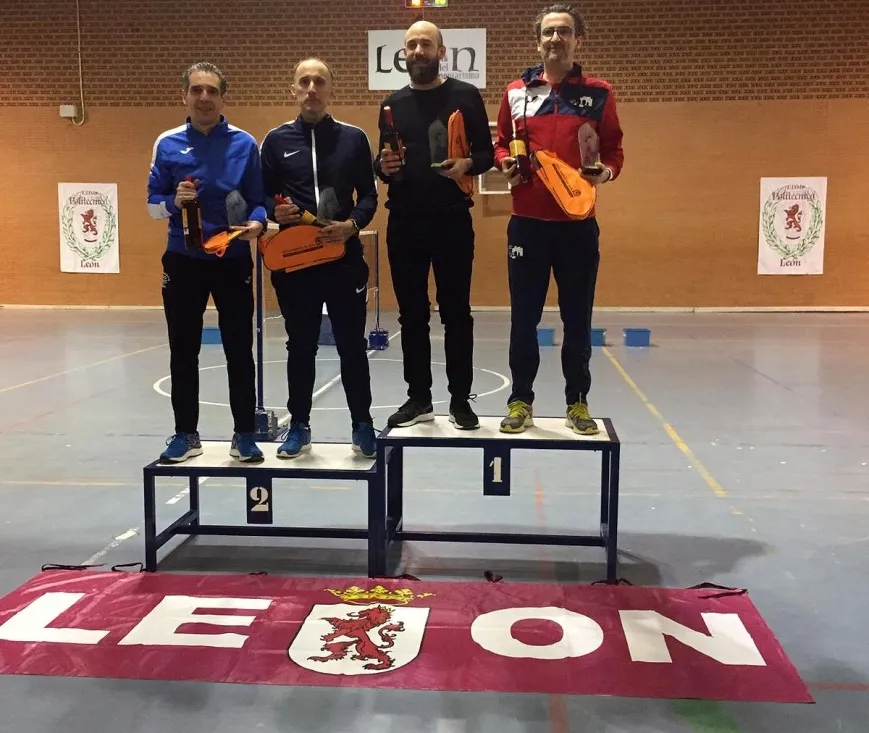 Los deportistas sorianos con sus medallas. /CBS-CS24 AD89