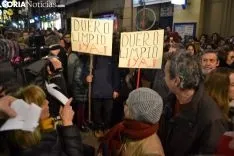Una imagen de la más que multitudinaria manifestación de esta tarde de viernes. /SN