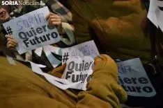 Una imagen de la más que multitudinaria manifestación de esta tarde de viernes. /SN