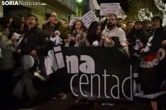 Una imagen de la más que multitudinaria manifestación de esta tarde de viernes. /SN