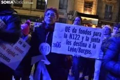 Una imagen de la más que multitudinaria manifestación de esta tarde de viernes. /SN