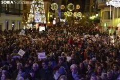 Una imagen de la más que multitudinaria manifestación de esta tarde de viernes. /SN