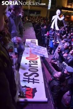Una imagen de la más que multitudinaria manifestación de esta tarde de viernes. /SN