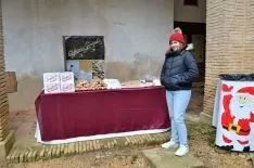 Foto 6 - Buen ambiente en el mercadillo solidario de Almaz&aacute;n