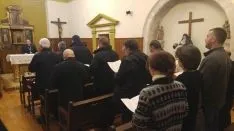 Una imagen de este tiempo navideño en torno al pastor diocesano.