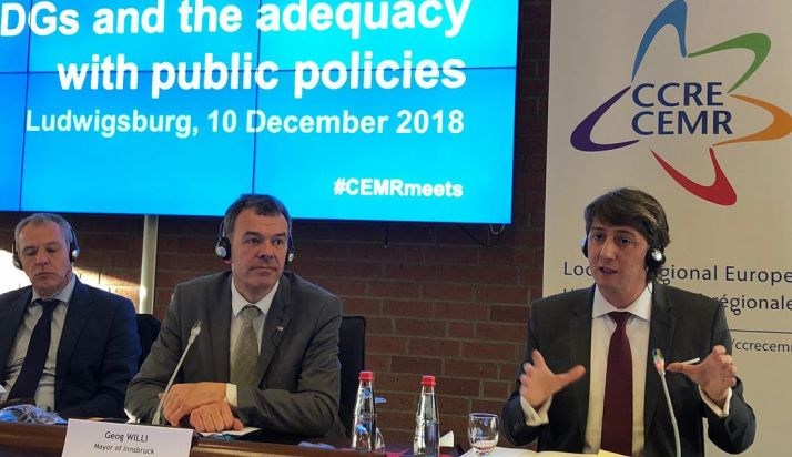 El alcalde de Soria, a la derecha, en una de sus intervenciones en Alemania. /Ayto.