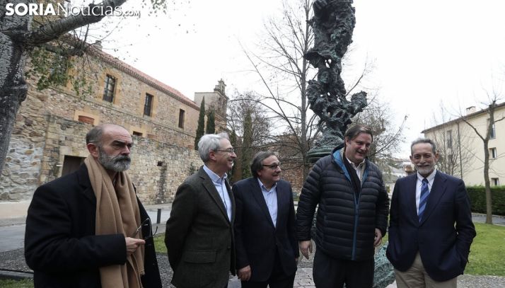 José Ángel González, (izda.), José María García, Alfredo Jimeno, José Luis Ruiz y José María Rodríguez Ponga este viernes. /SN