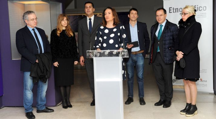 La consejera (ctro.) en la presentación del proyecto. /Jta.