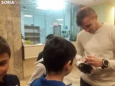 Ripa, Luis Valcarce, Carlos Gutiérrez y Aritz López Garai visitan a tres de los niños ingresados en el Santa Bárbara.