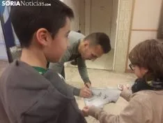Ripa, Luis Valcarce, Carlos Gutiérrez y Aritz López Garai visitan a tres de los niños ingresados en el Santa Bárbara.