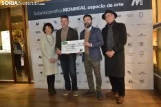 Entrega del cheque a Alzheimer Soria. /SN