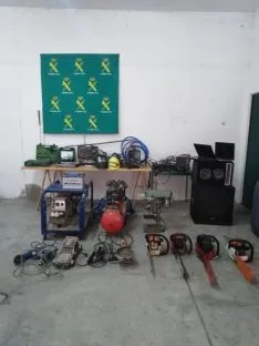 Foto 4 - La Guardia Civil desmantela una plantaci&oacute;n indoor de marihuana en San Leonardo 