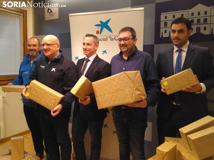 Los Reyes Magos reciben la ayuda de la Obra Social de la Caixa y Diputación para llegar a todas las casas
