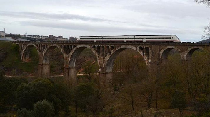 El viaducto sobre el río Golmayo en la capital soriana. /ASOAF