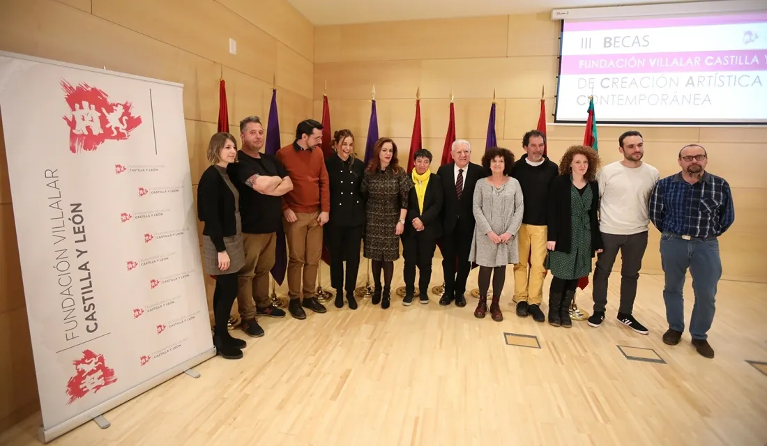 Foto de familia de los becados. /FV