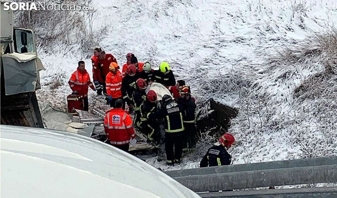 Imagen de la evacuación de uno de los heridos. /SN