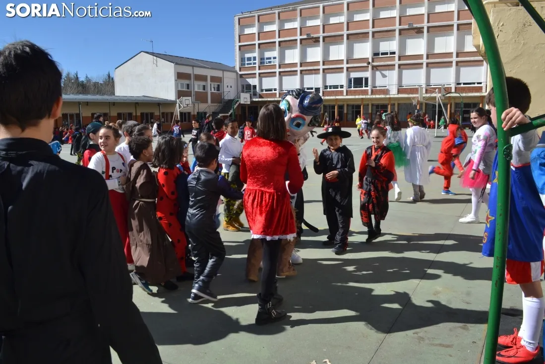 Una imagen del ambiente en el patio del colegio. /SN