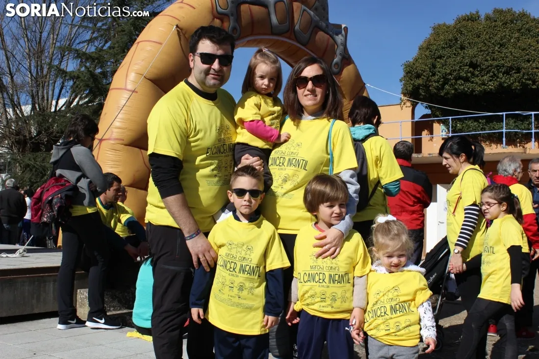 Marcha Solidaria Contra el Cáncer Infantil en Almazán. SN