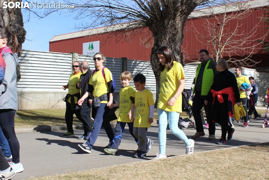 Marcha Solidaria Contra el Cáncer Infantil en Almazán. SN