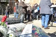 Una imagen del homenaje de este viernes en el cementerio del Espino. /SN