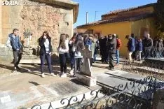 Una imagen del homenaje de este viernes en el cementerio del Espino. /SN