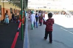 Una imagen del ambiente en el patio del colegio. /SN