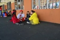 Una imagen del ambiente en el patio del colegio. /SN