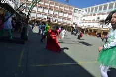 Una imagen del ambiente en el patio del colegio. /SN