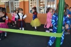 Una imagen del ambiente en el patio del colegio. /SN