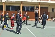 Una imagen del ambiente en el patio del colegio. /SN