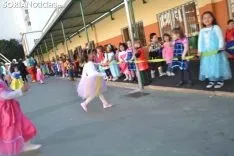 Una imagen del ambiente en el patio del colegio. /SN