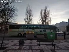 El autobús de los aficionados de Osasuna en Soria tras ser alcanzado por un objeto. Foto: Soria Noticias