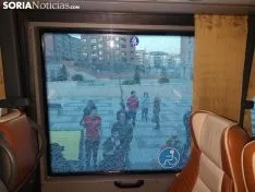 El autobús de los aficionados de Osasuna en Soria tras ser alcanzado por un objeto. Foto: Soria Noticias