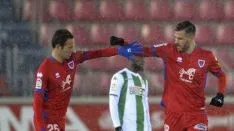 Viguera y Pichu Atienza chocan los cinco en Los Pajaritos. LaLiga
