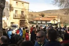 Foto 4 - Villar del R&iacute;o entregar&aacute; 4.000 firmas para la reapertura de la farmacia