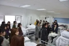 Foto 33 - Las universitarias japonesas de Nutrici&oacute;n se interesan por el Campus