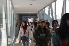 Foto 27 - Las universitarias japonesas de Nutrici&oacute;n se interesan por el Campus