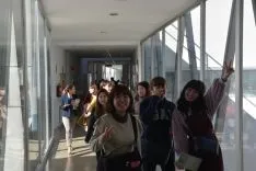 Foto 13 - Las universitarias japonesas de Nutrici&oacute;n se interesan por el Campus