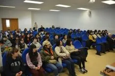Foto 6 - Las universitarias japonesas de Nutrici&oacute;n se interesan por el Campus