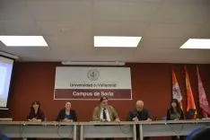 Foto 5 - Las universitarias japonesas de Nutrici&oacute;n se interesan por el Campus