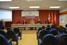 Foto 4 - Las universitarias japonesas de Nutrici&oacute;n se interesan por el Campus