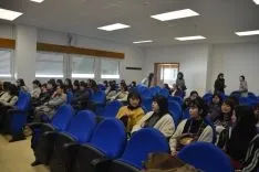 Foto 3 - Las universitarias japonesas de Nutrici&oacute;n se interesan por el Campus