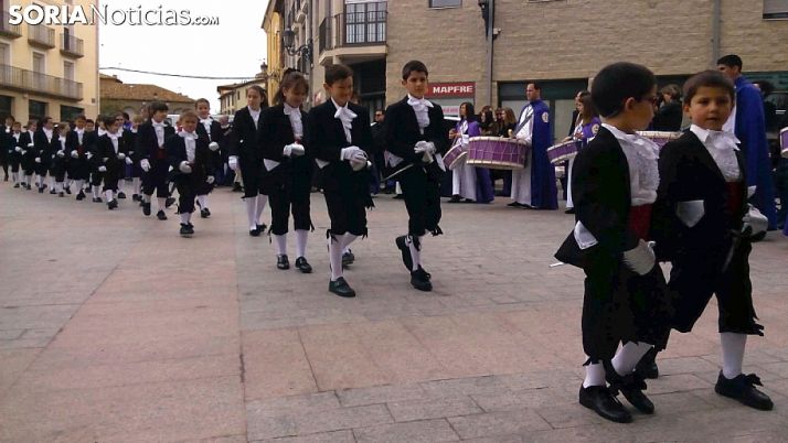 Los Alumbrantes de la Vera Cruz en la Semana Santa agredeña. /SN