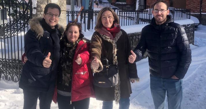 La candidata (2ª izda.) con Tomás Cabezón, María José Heredia y Jesús Cacho, miembro de la candidatura. 
