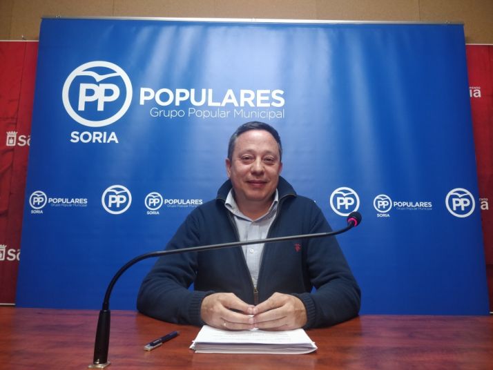 Adolfo Saínz en rueda de prensa. SN 