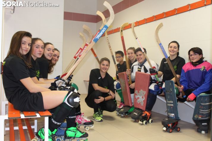 Las integrantes del Laguna Negra femenino en uno de los vestuarios del San Andrés. 