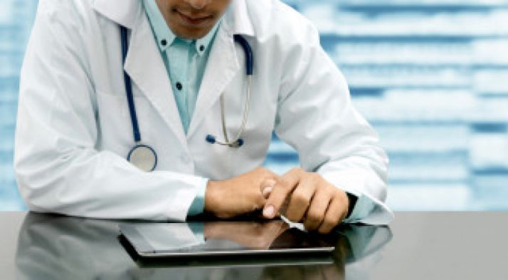 Ven como buena noticia que no se vayan a contratar médicos sin MIR, pero no es suficiente 