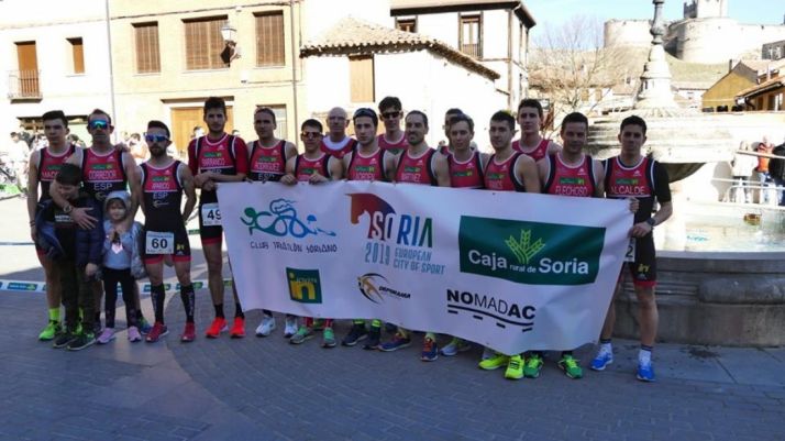 Expedición del Triatlón Soriano, con la pancarta de Soria, Ciudad Europea del Deporte en Berlanga. Triatlón Soriano